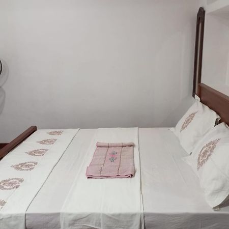 Relax Home Rambukkana Buitenkant foto