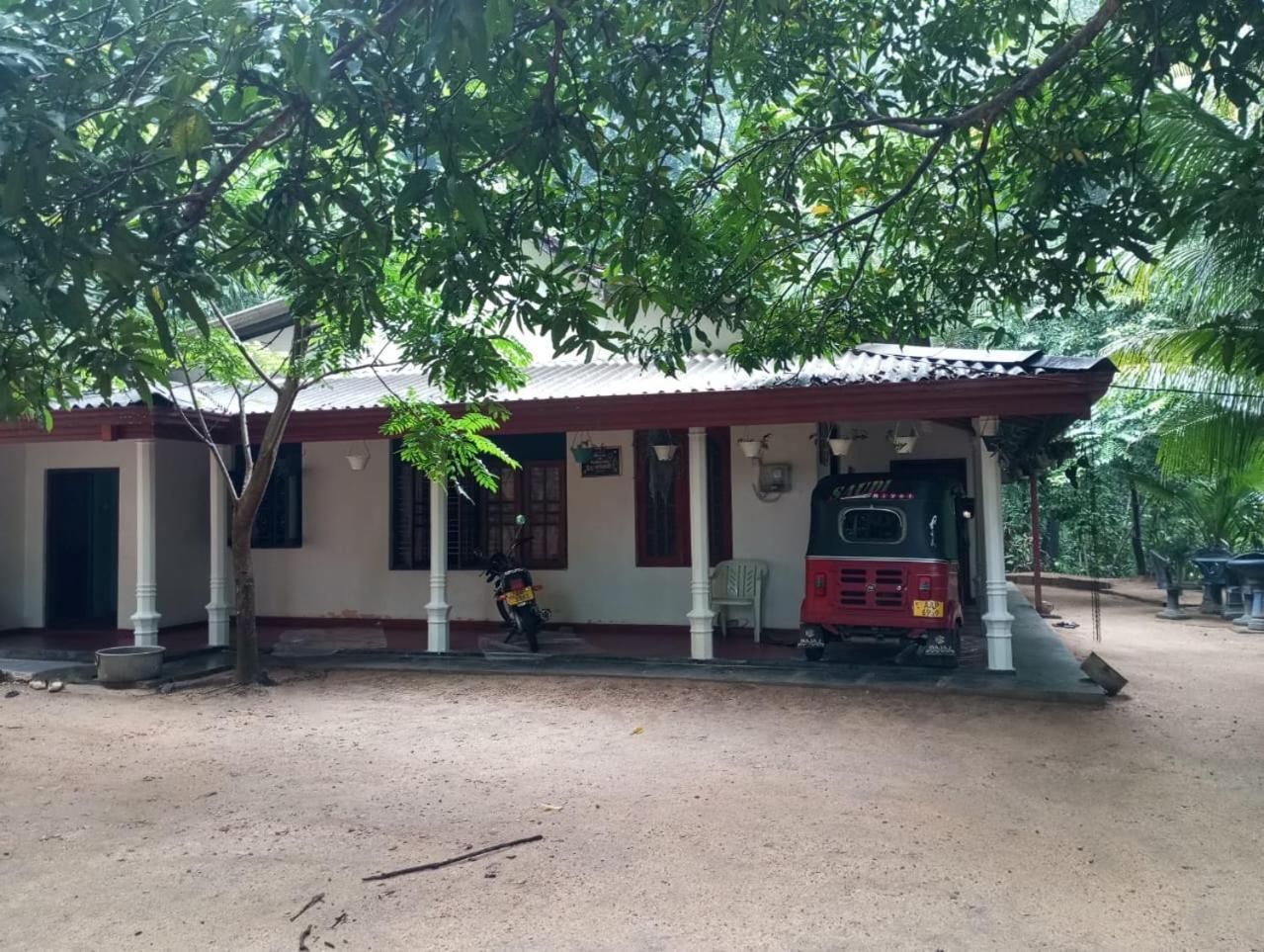 Relax Home Rambukkana Buitenkant foto
